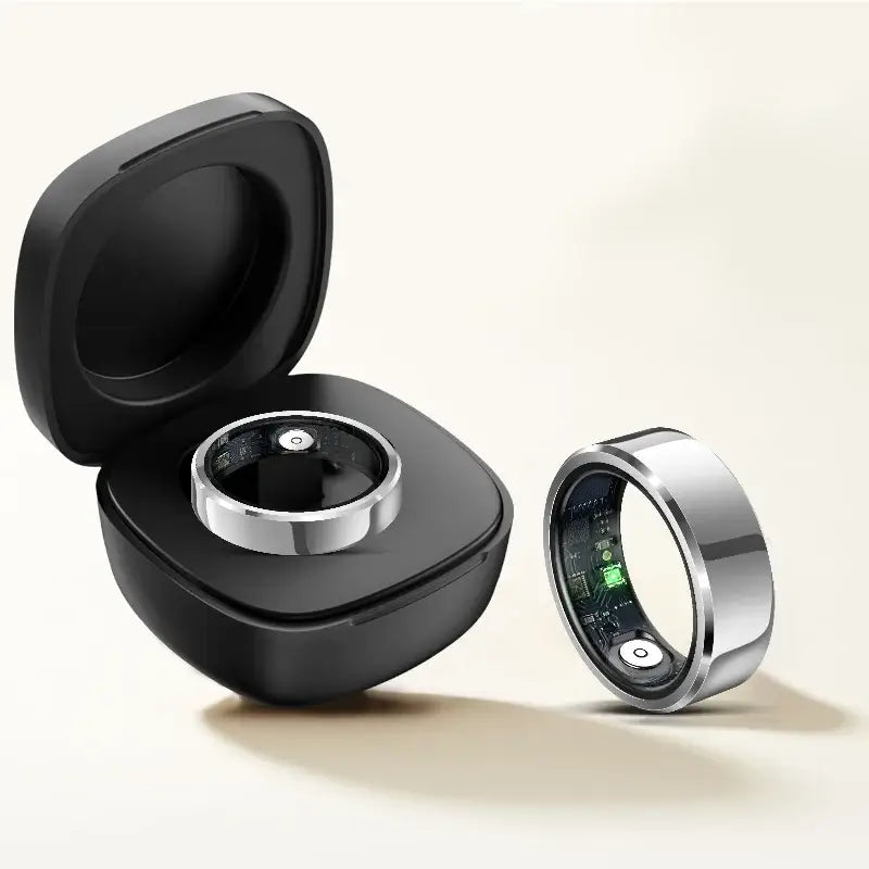 Vue de la Bague Connectée R6 Pro 2025 argent dans son boitier de charge