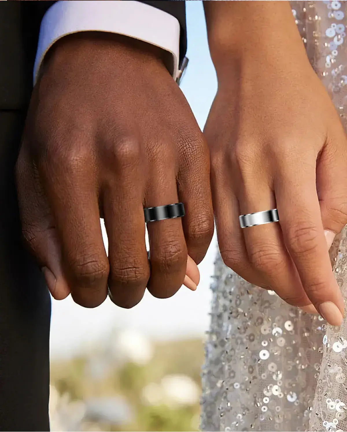 Homme et femme portant tout les deux la Bague Connectée R6 Pro 2025 
