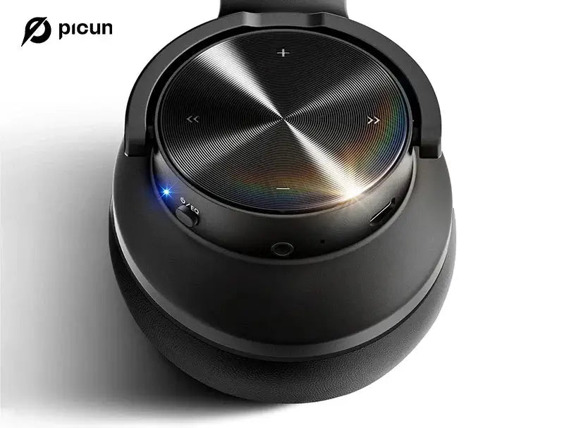 Vue rapprochée du casque bluetooth Picun B8 mettant en évidence les commandes et la finition élégante.